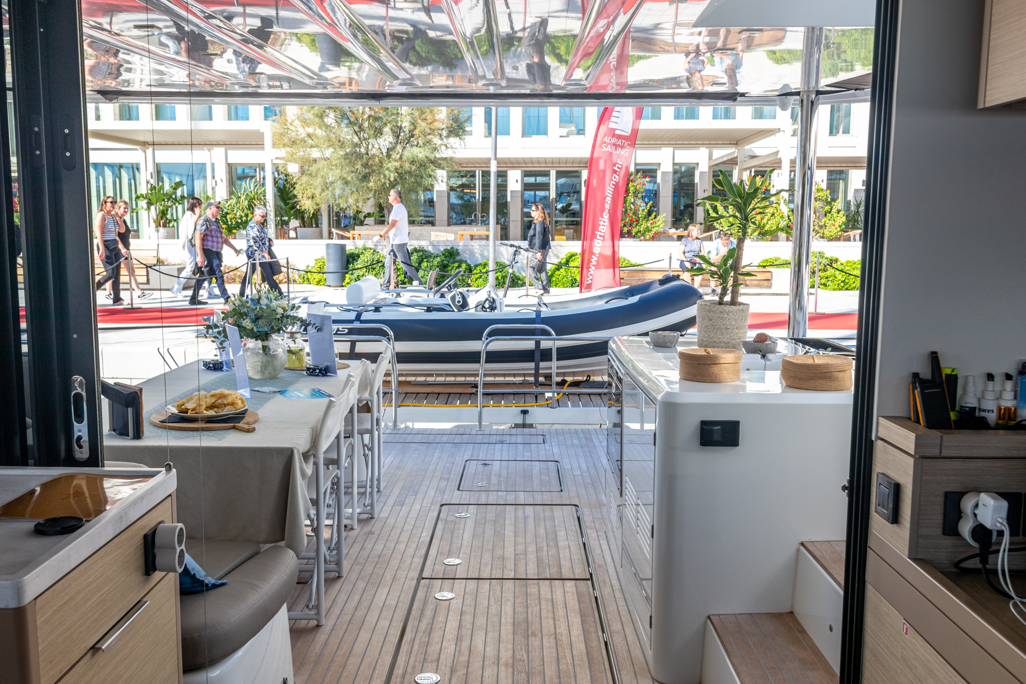 Salon and galley Agenda 55